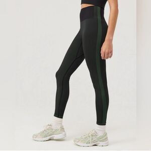 Outdoor Voices SeamlessSmooth 7/8 Leggings Black Evergreen EUC